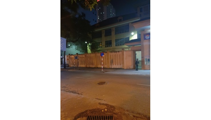 Khu phân lô quân đội, an ninh nhiều tiện ích - Nhà riêng phố Ngụy Như Kon Tum chính chủ cần bán
